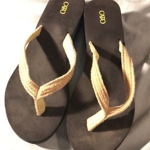 9.5 Cato wedge flip flops